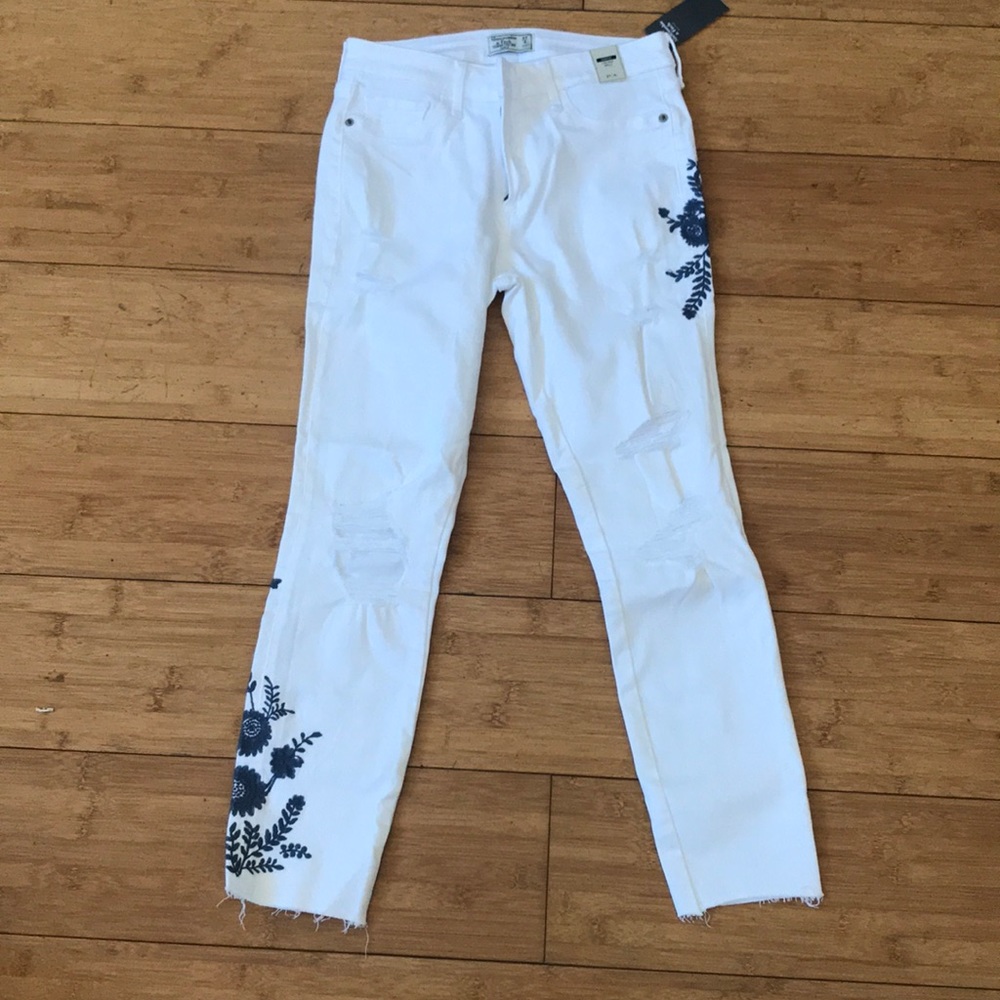 White abercombie embroidery jeans never used
